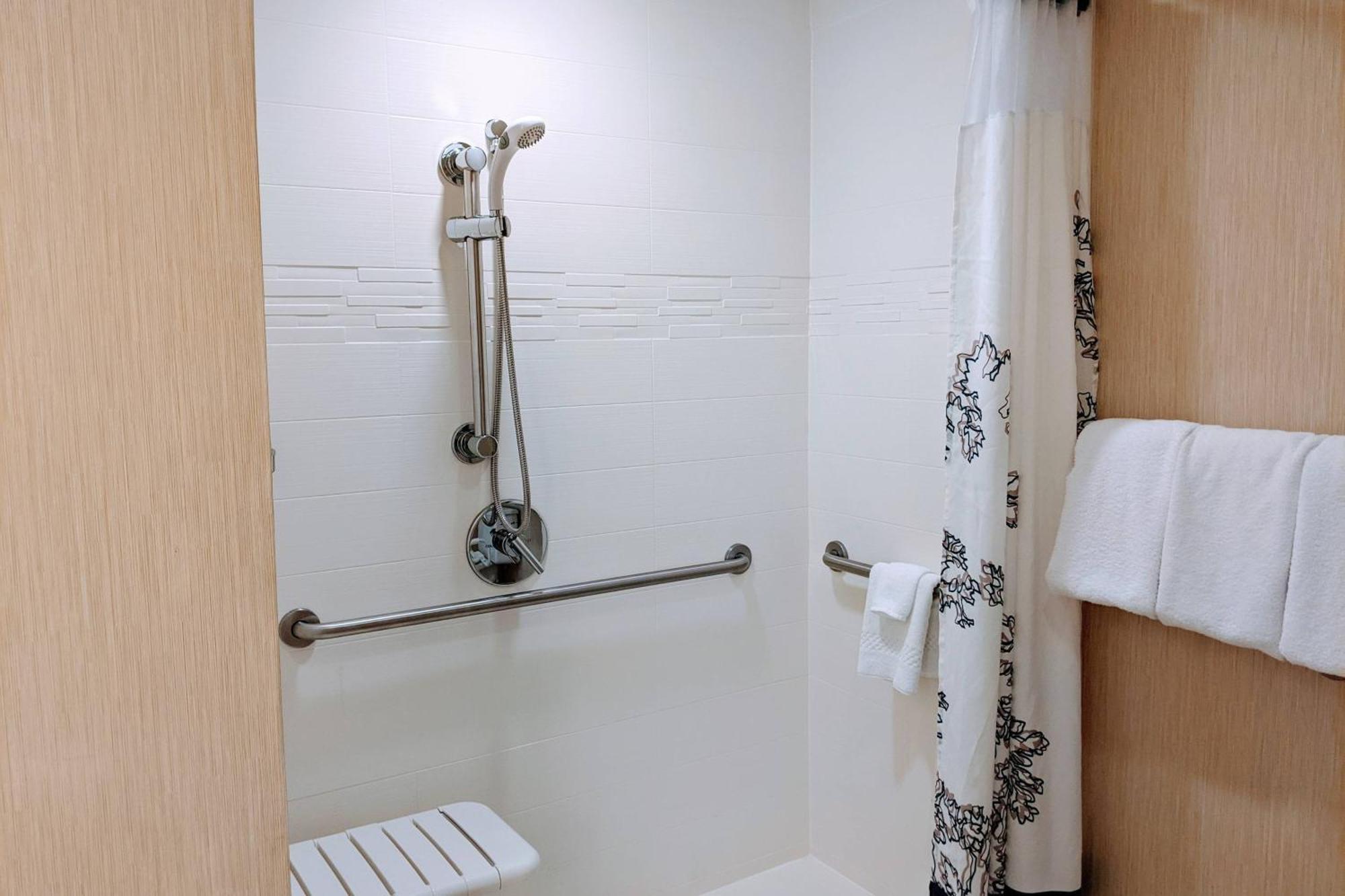 Hotel By Marriott Cleveland 3*