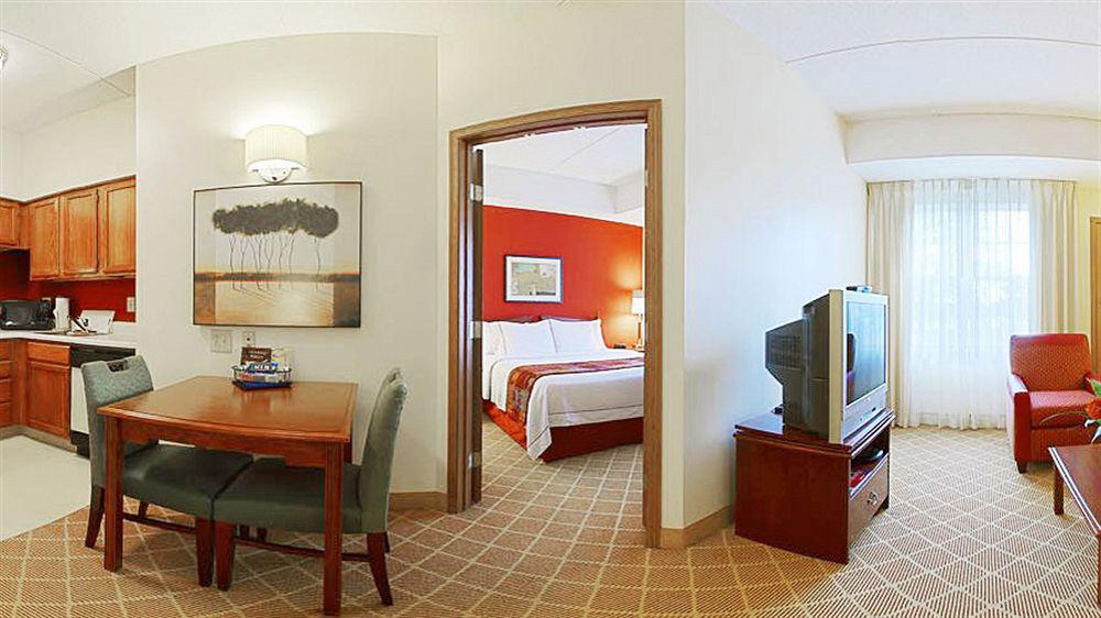 By Marriott Cleveland Hotel Beachwood
